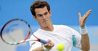 Murray cruises into third round at Queen's